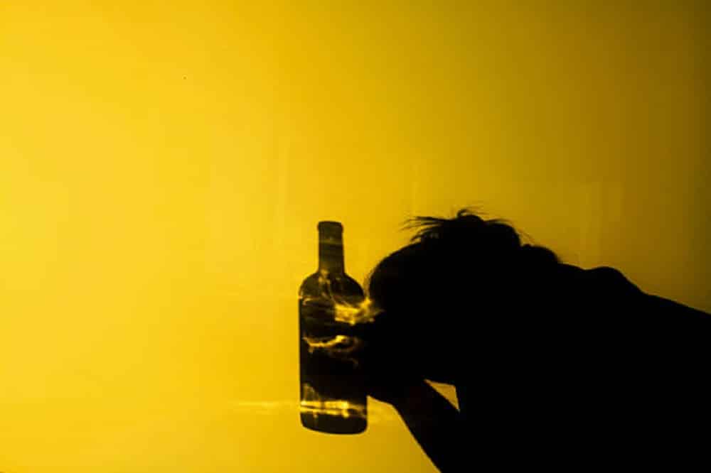 Read more about the article Signs and Symptoms of an Alcoholic